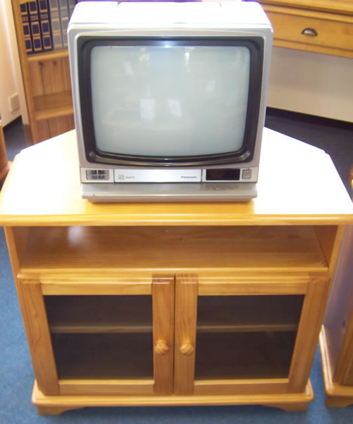 Radnor corner TV unit
