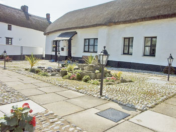 Unbranded Reed Cottage