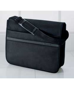 New York range. Colour black. 600 denier polyester. Front zip pocket, internal pocket. Removable org