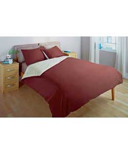 Easy care fabric, with no need to iron.Set contains duvet cover and 1 pillowcase.50 cotton, 50 polye