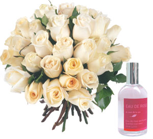 Roses and fragrances white 31 roses