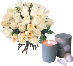 Roses and perfumed candle white 25 roses