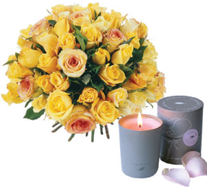 Roses and perfumed candle yellow 25 roses