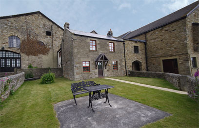 Unbranded Rowan Cottage