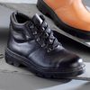 D-ring lace-up safety boots with padded collar. Leather upper, textile lining and sock, other materi