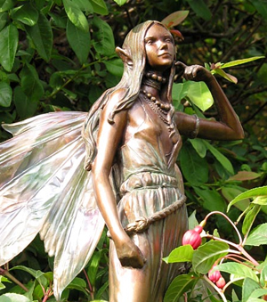 Saielle Of The Willow Woodland Garden Fairy in bronze resin. Height: 41 cm (excluding wings and