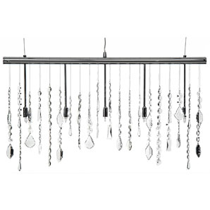 This beautifully crafted chandelier consists of 5