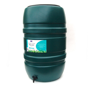 This traditional barrel shaped water butt is perfect for collecting and storing rainwater. Featuring