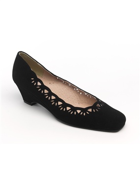 Unbranded Scalloped court shoes.