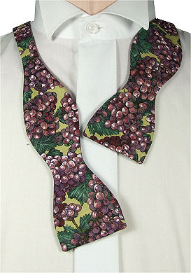 Wine lovers will adore this self-tie red grapes bow tie.