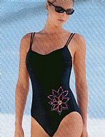 Padded underwired cup. Double strap detail. 80% po