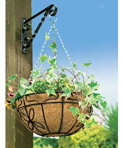 2 x 36cm rattan cone hanging baskets. 3 chain link fitted to a central ring for hanging. Plastic lin