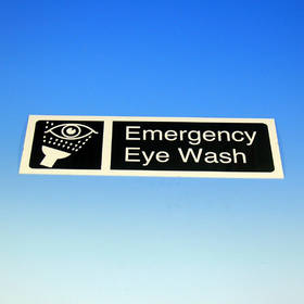 This green and white landscape style emergency eyewash rigid sign is smaller than the 800 eyewash st