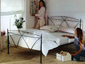 Silentnight- Fever- 4FT 6" Double Metal Bedstead with Miracoil Mattress