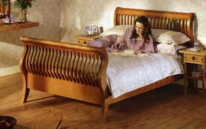 Silentnight- Mandarin- 4FT 6" Double Wooden Bedstead with Miracoil Mattress