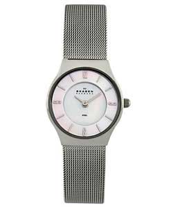 White Mother of Pearl dial. Silver steel mesh bracelet. Gift boxed.Manufacturers 3 year guarantee.