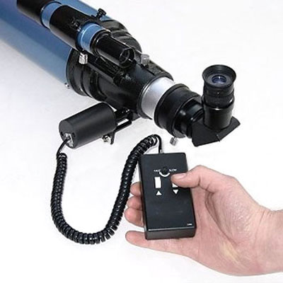 Hands-free D.C. focusing device, for accurate focusing, with the minimum of vibration. Dual speed pu