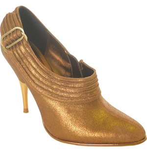 Soldy almond toe suede ankle boot. Featuring a metallic gold covered heel and buckle detail. This un