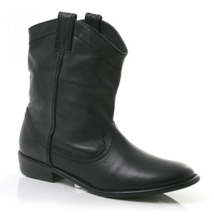 Round toe cowboy-style leather ankle boot featuring stitch detail. The Sop is the perfect boot to we