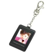 Keep photos of friends and family close to hand with the compact key ring digital photo frame.