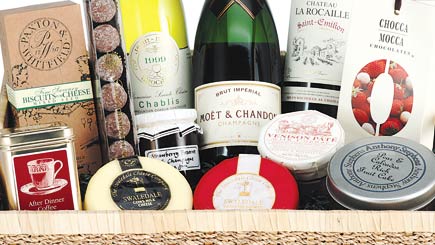 Designed for the connoisseur, this gift hamper contains a bottle of Chablis St Claire, St Emilion Ch