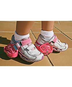 One pair of gliders in pink with flashing LED lights. Activate light by rolling the wheels. ABEC 5 b