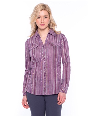 Shirt collar, breast pockets. Long sleeves that may be converted to elbow-length. Rounded hem, side slits. Length 271/2in. approx. (70cm). Embroidered crinkled fabric 72% cotton, 15% polyamide, 12% polyester, 1% elastane.