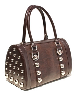 Understated and sexy this bag belongs on the arm of a school teacher or secretary. With large