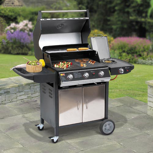 This stunning 3 cast iron burner gas barbecue comes with hose and a host of features.Integrated whee