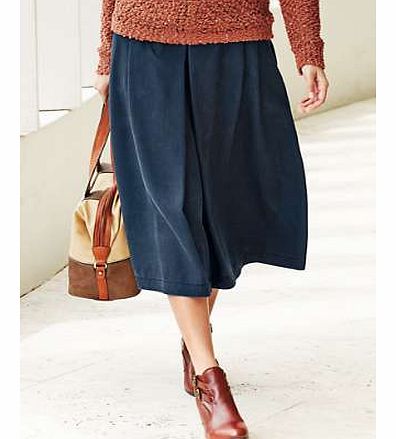 Midi length skirt with deep waistband, front pleats, two side pockets and concealed back zip fastening. The skirt is back in fashion and this soft tencel skirt ticks all boxes. Skirt Features: Washable 100% Tencel Length approx. 74 cm (29 ins)