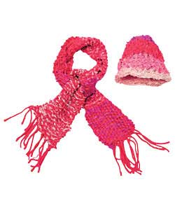 Threadz make a beanie and scarf kit. Wrap, weave and wear with Threadz! Using the special loom inclu