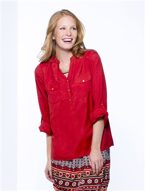 Tunic-style blouse in a voile print. Eye-catching black and white in light georgette voile with a go