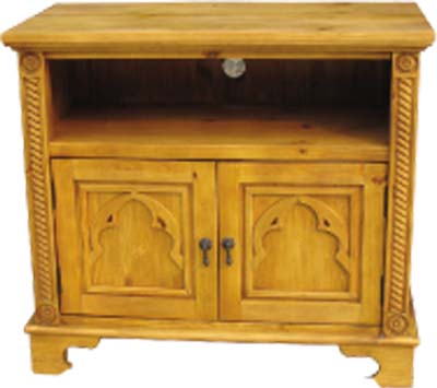 This ornate 2 door pine tv/video/dvd unit is from our wonderful medieval range which has been