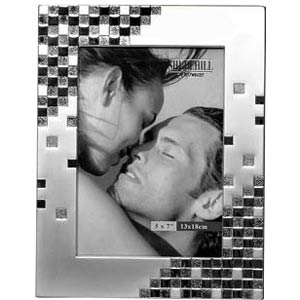 This very unique modern style Two Tone Silver Check Photo Frame takes a 5` x 7` Photo and is a great