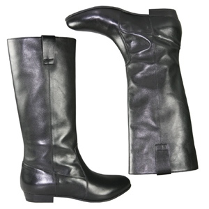 A modern knee length boot from Jones Bootmaker. Features every day casual styling with low block hee