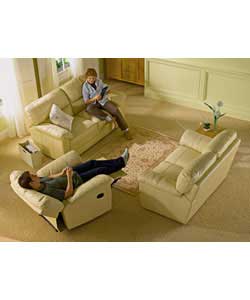 This traditional elegant range has a split fixed fibre filled back cushion with deep generous foam f