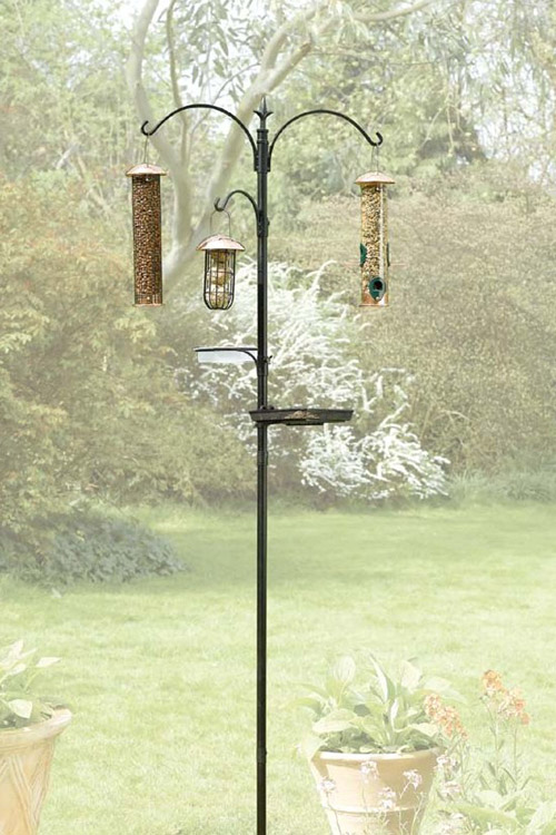 This superb Wild Bird Feeding Station Kit is perfect for encouraging birds and other wildlife to com