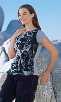 Round neck top with face design printed on the front. Washable. Cotton