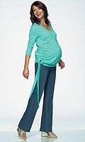 Over the tummy jeans with stretch rib panel and front pockets. Washable. 72% cotton, 26% polyester,