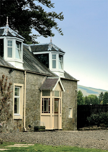 Unbranded Woodbine Cottage