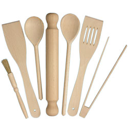 Set contains 2 x spoons, 2x spatulas, 1 x rolling pin, 1 x pastry brush and 1 x pair of tongs. Stand
