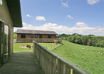 Unbranded Woodside Lodge