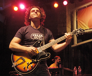 Unbranded Zappa plays Zappa