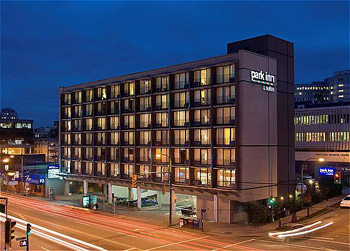 Park Inn & Suites Vancouver Broadway Hotel