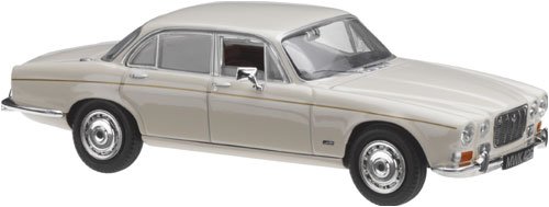 Diecast Model Jaguar XJ6 Series I in Old English White