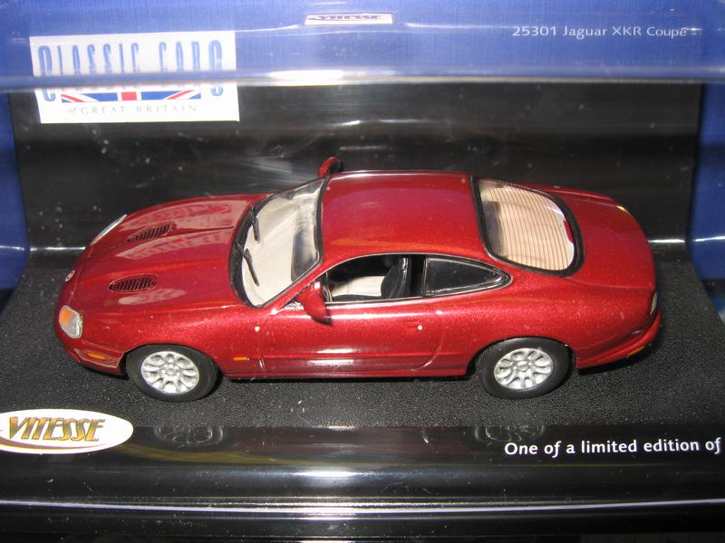 Jaguar XKR Coupe in Maroon