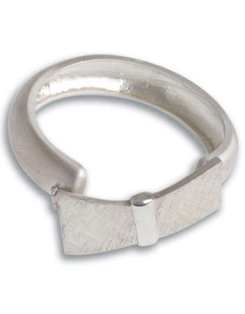 Wall Luxury Essentials Bow Bracelet Silver