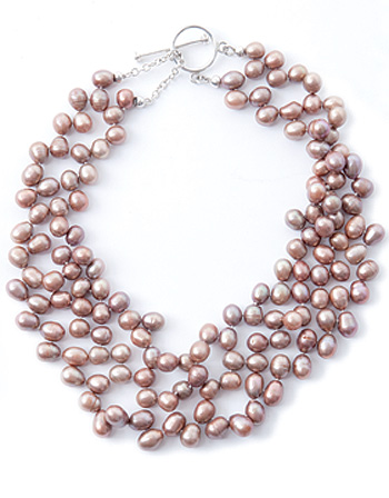Wall Luxury Essentials Rose Pearl Necklace